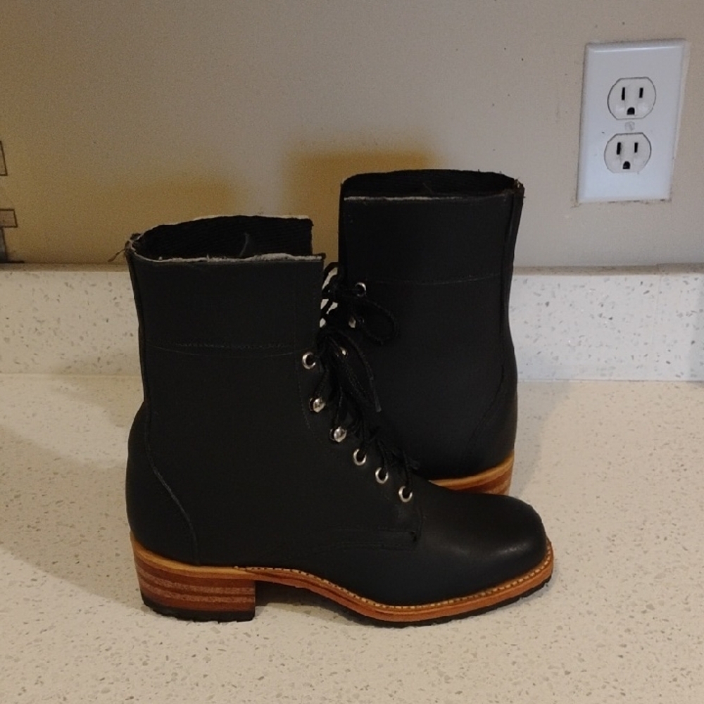 Vibram Black Lace Up Boo. ts for Versatile Style Size 8 M